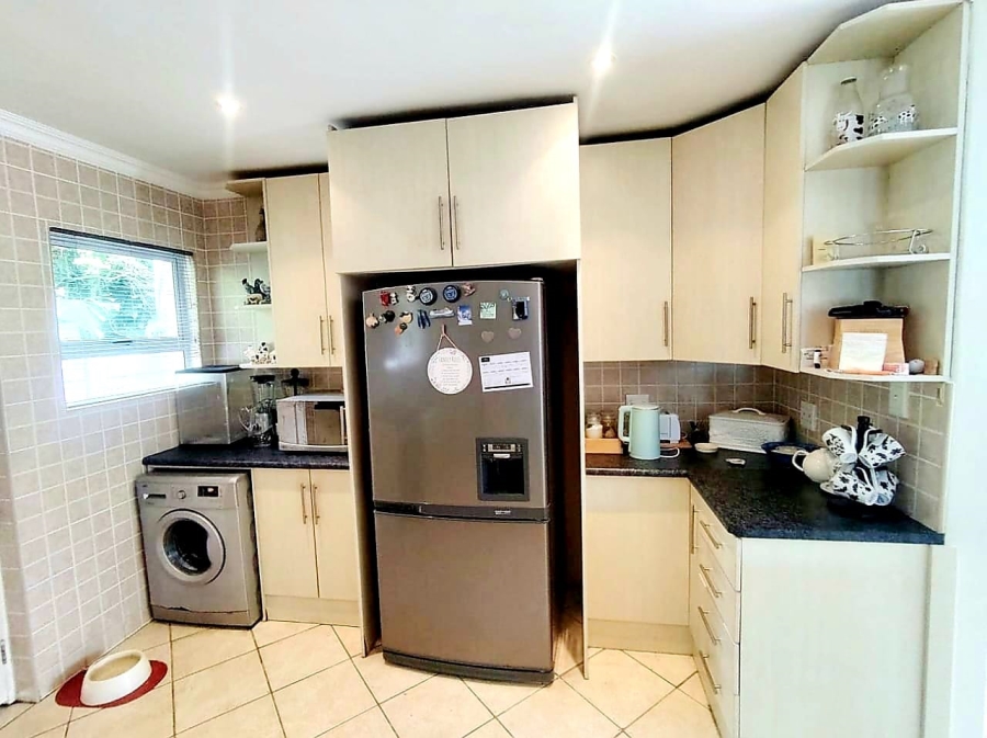 6 Bedroom Property for Sale in Kidds Beach Eastern Cape